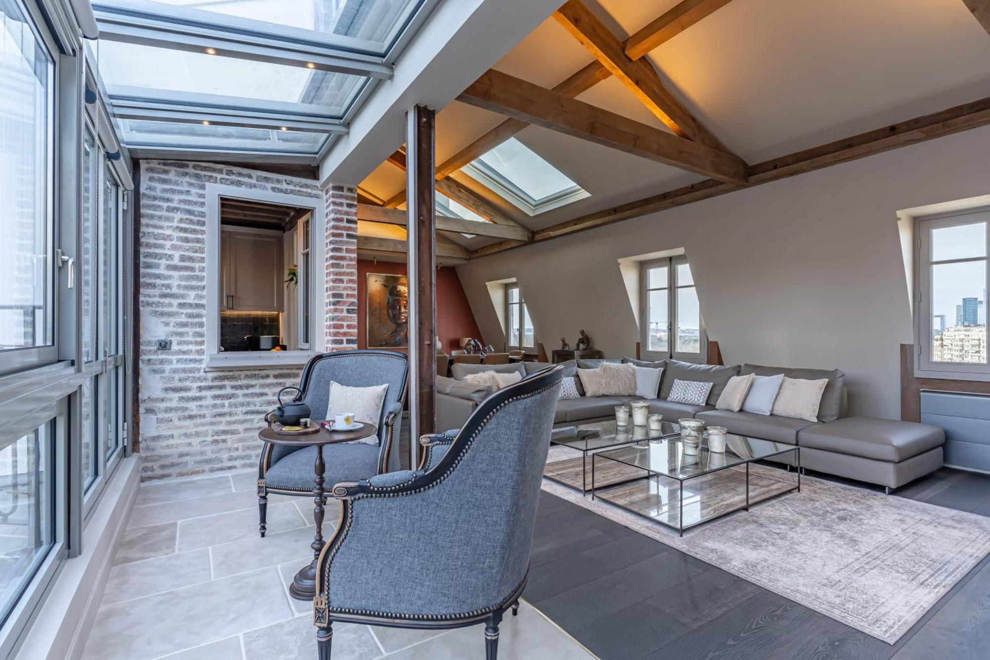 Lovely Penthouse With Terrasse Parijs
