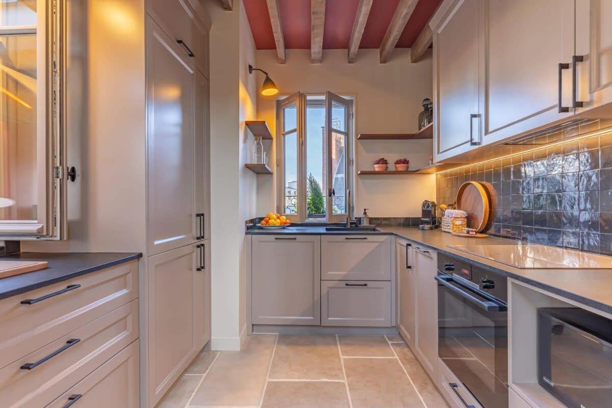 Lovely Penthouse With Terrasse * Parijs